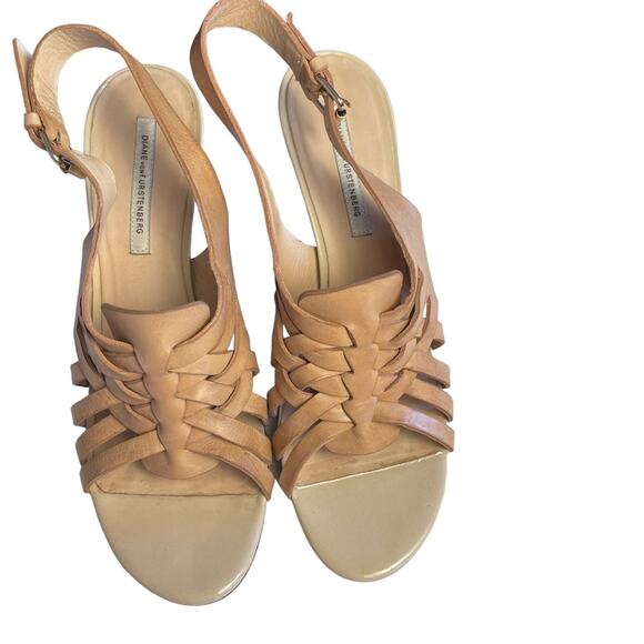 Diane Von Furstenberg Tan Clear Taite Acrylic Lucite Heels Sandals Shoes Size 10 - Picture 6 of 11
